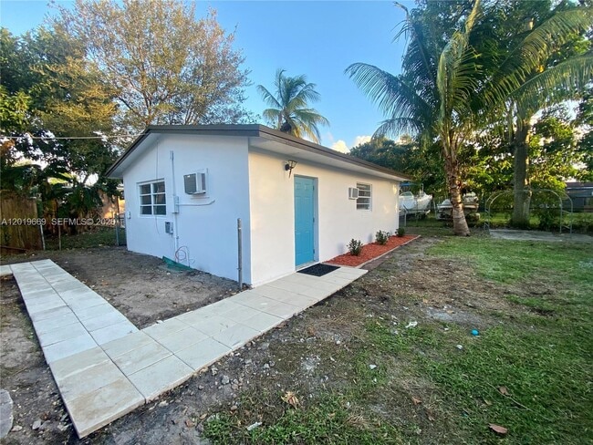 property at 2512 Grant St