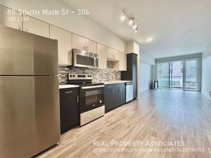 80 South Main St in Seattle, WA - Building Photo