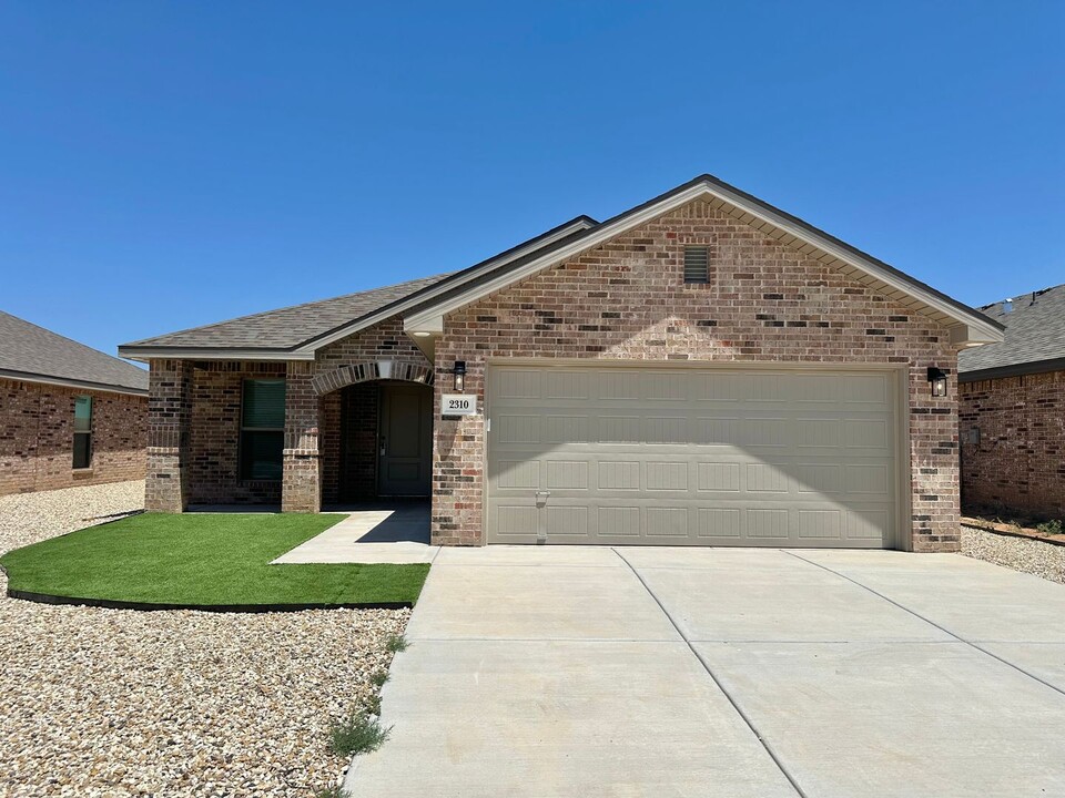 2310 135th St in Lubbock, TX - Building Photo