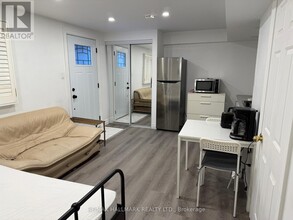 76 Topham Crescent in Richmond Hill, ON - Building Photo - Building Photo