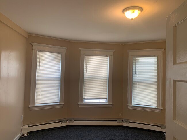 224 Sheridan St, Unit 2 in Bridgeport, CT - Building Photo - Building Photo