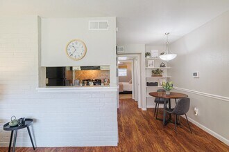 6263 Westheimer Rd in Houston, TX - Building Photo - Building Photo