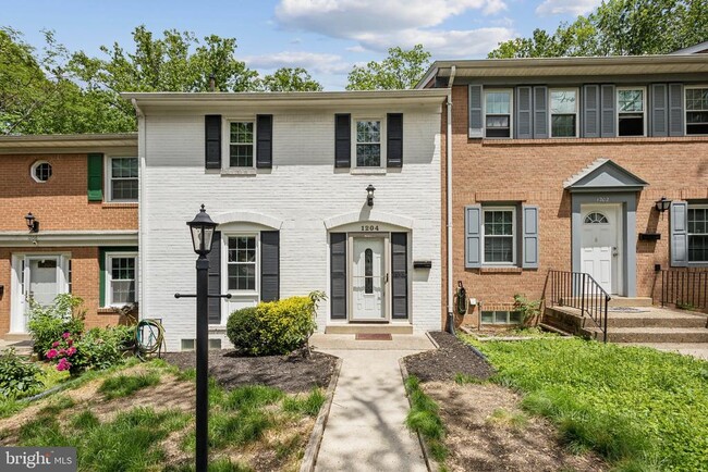 property at 1204 Fox Run Pl