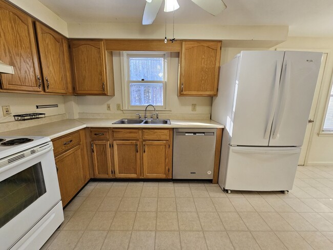 27 Candlewood Ln, Unit 27D in Sanford, ME - Foto de edificio - Building Photo