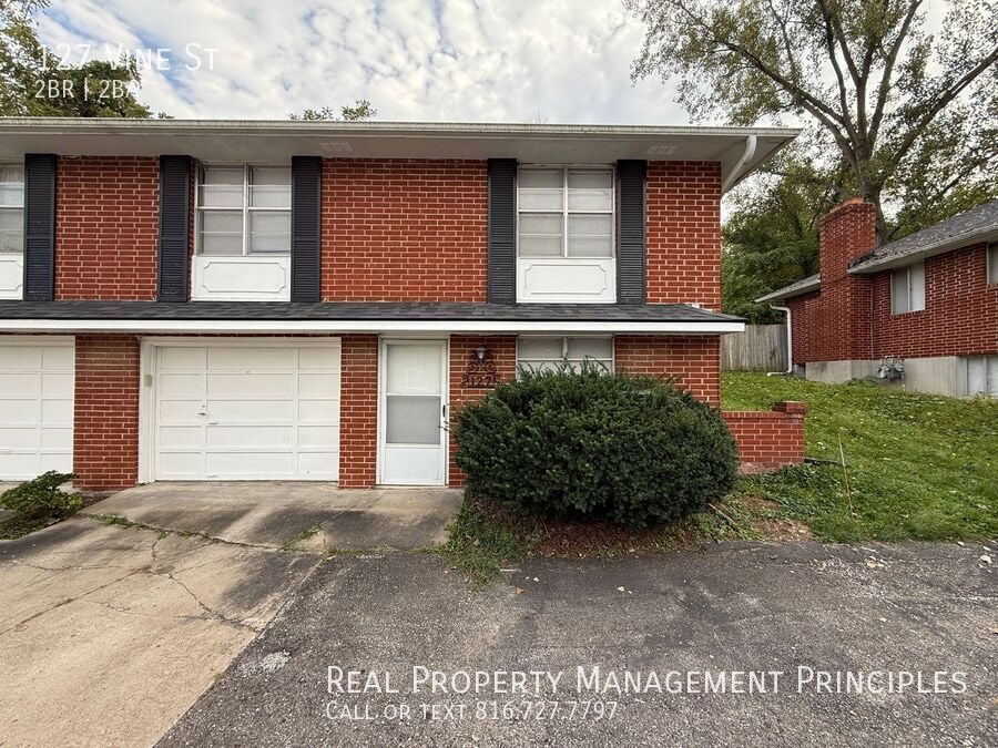 127 Vine St in Platte City, MO - Building Photo