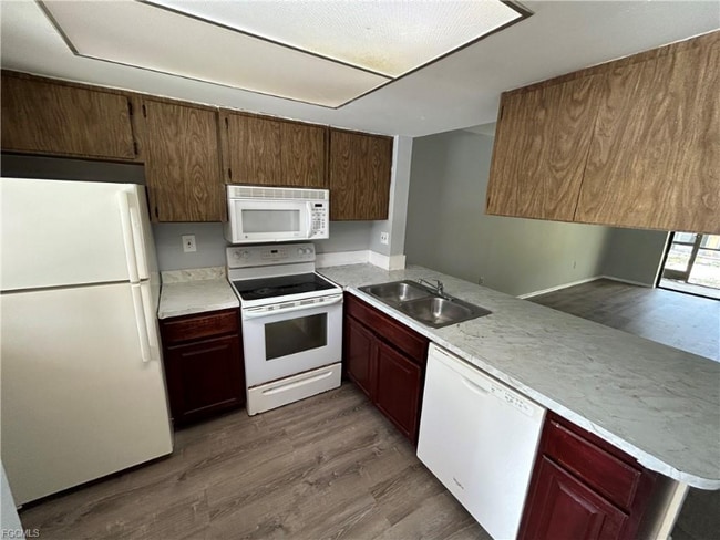 2690 Park Windsor Dr in Ft. Myers, FL - Building Photo - Building Photo