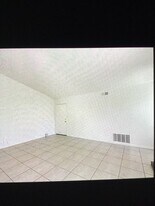 11657 Queensborough St in Riverside, CA - Building Photo