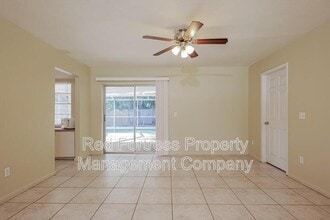 4706 Mi Casa Ct in Ft. Myers, FL - Foto de edificio - Building Photo
