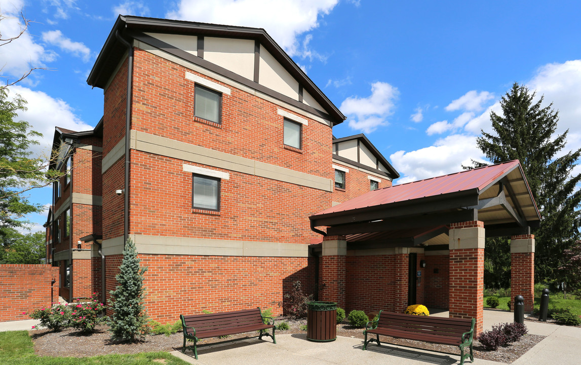 Walnut Court in Cincinnati, OH - Building Photo