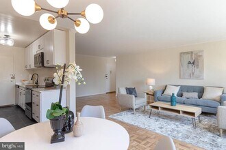 4600 Connecticut Ave NW in Washington, DC - Building Photo - Building Photo