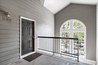 2575 S Syracuse Way in Denver, CO - Building Photo - Building Photo