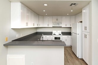 146 Gallery Wy in Tustin, CA - Building Photo - Building Photo