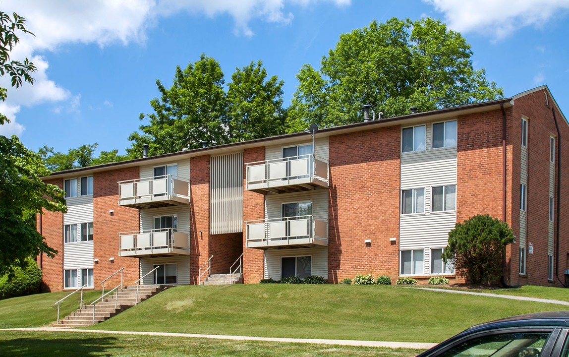 Overlook Apartments in Christiansburg, VA - Building Photo