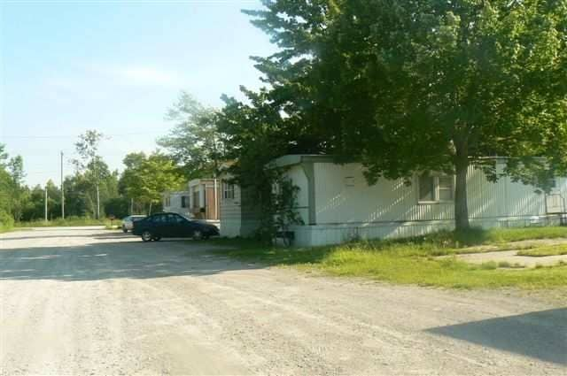 Bare point Estates in Alpena, MI - Foto de edificio