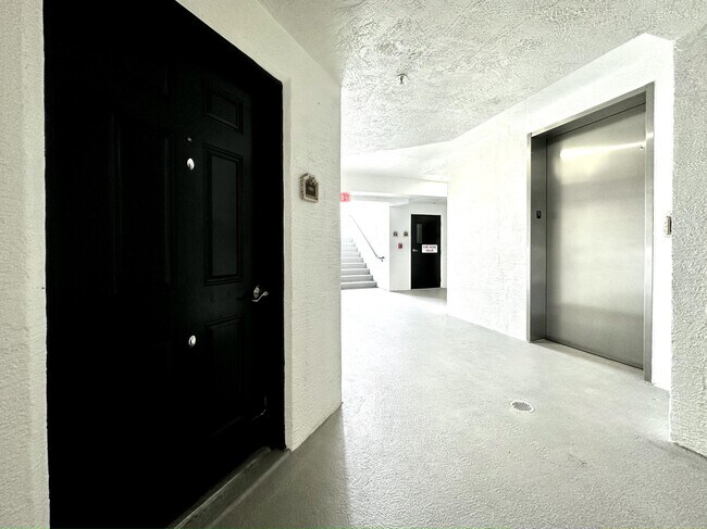 1690 Renaissance Commons Blvd in Boynton Beach, FL - Building Photo - Building Photo