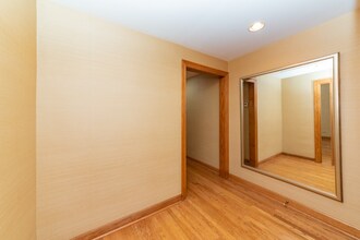 3413 N Elaine Pl-Unit -3B in Chicago, IL - Building Photo - Building Photo