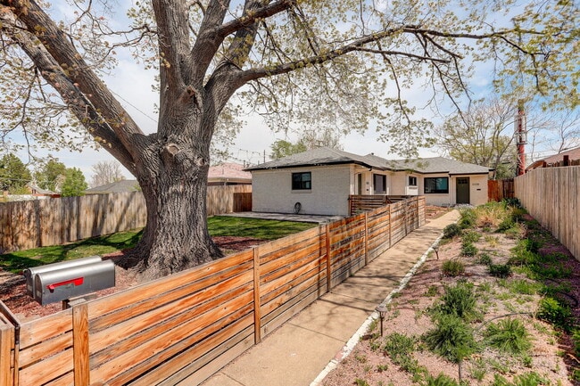 3342 N Harrison St in Denver, CO - Foto de edificio - Building Photo