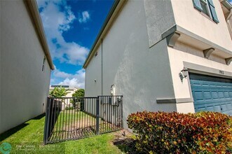 1903 Vernon St in Lake Worth Beach, FL - Foto de edificio - Building Photo