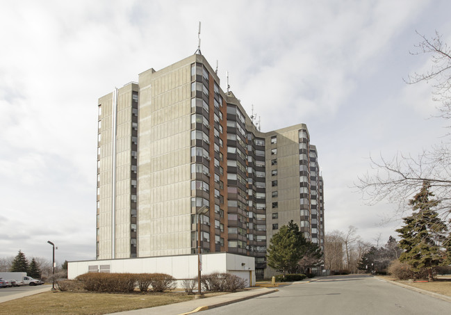 Humberline Place in Toronto, ON - Building Photo - Building Photo