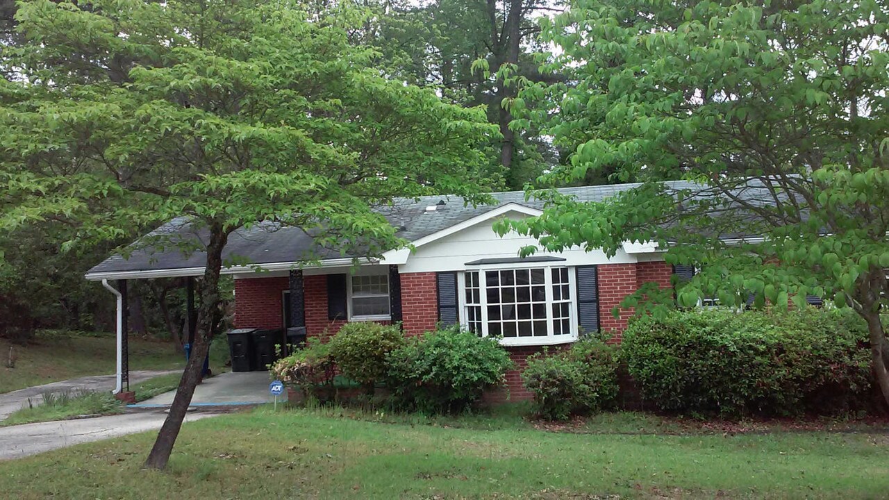 731 Ashburton Dr in Fayetteville, NC - Foto de edificio