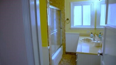 1511 N Rose St in Burbank, CA - Foto de edificio - Building Photo