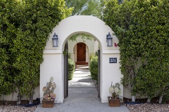 524 S Calle Ajo in Palm Springs, CA - Foto de edificio - Building Photo