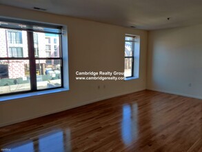 2016 Massachusetts Ave-Unit -Apt 23 in Cambridge, MA - Building Photo - Building Photo