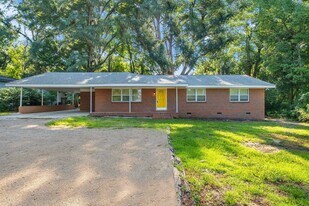 123 Columbia Dr in Tallahassee, FL - Building Photo