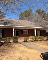 802 W Longleaf Dr in Auburn, AL - Building Photo