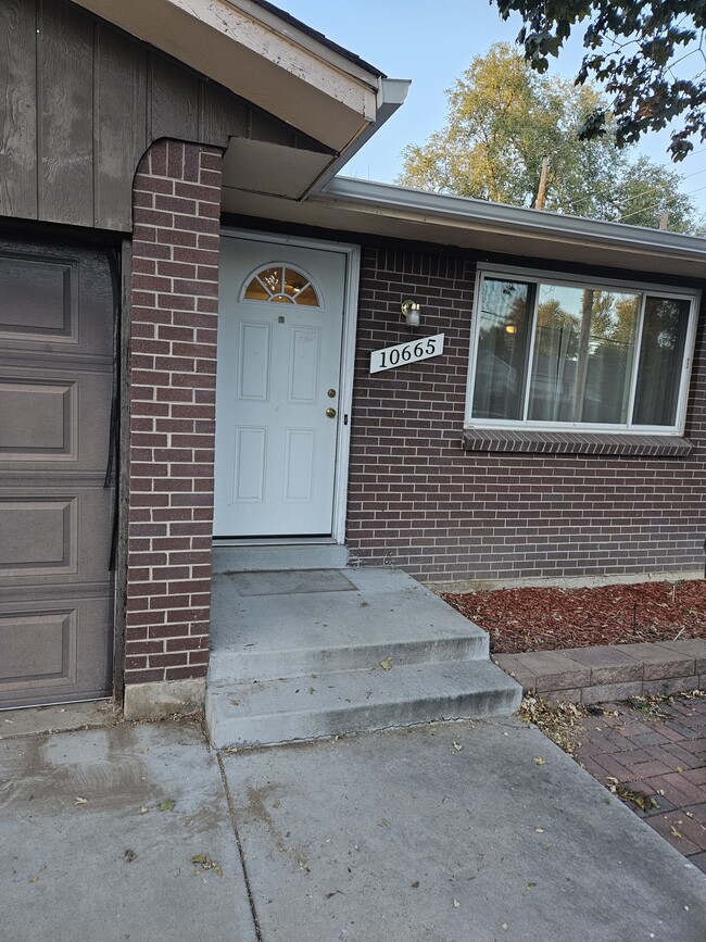 10665 W Dakota Ave in Lakewood, CO - Foto de edificio - Building Photo