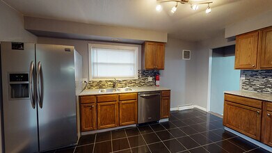 1022 E Colvin St in Syracuse, NY - Building Photo - Building Photo