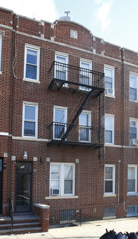 323 82nd St in Brooklyn, NY - Foto de edificio - Building Photo