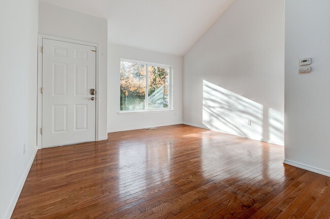8330 SE 92nd Ave in Portland, OR - Foto de edificio - Building Photo