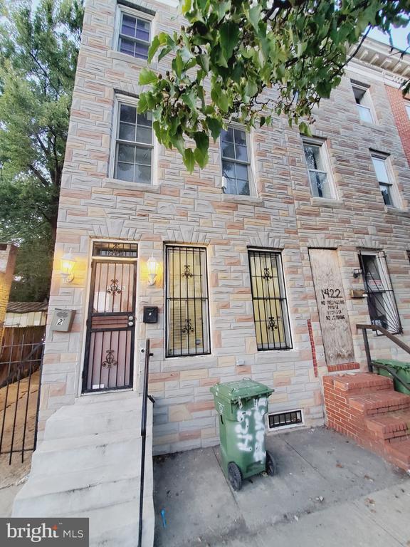property at 1424 W Pratt St