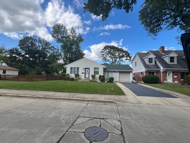 11 Elizabeth Ct in Lombard, IL - Building Photo - Building Photo