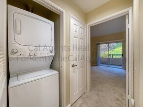 260 Caldecott Ln in Oakland, CA - Building Photo - Building Photo