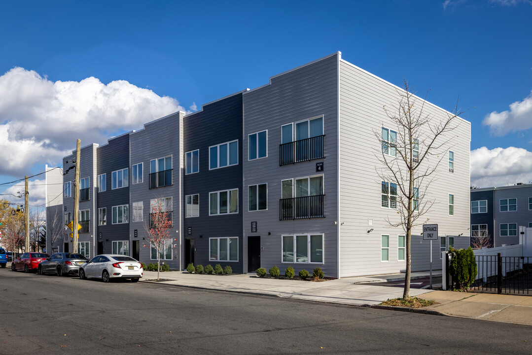 Ridgeview Square in Newark, NJ - Building Photo