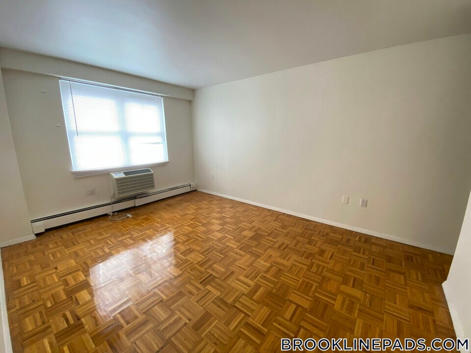 175 Freeman St. in Brookline, MA - Building Photo