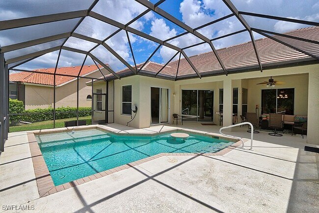 25201 Bay Cedar Dr in Bonita Springs, FL - Building Photo - Building Photo