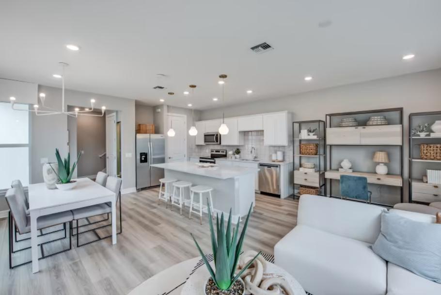 6115 Planta LN in Greenacres, FL - Building Photo