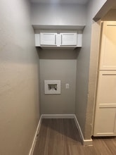 2010 Estrada Pkwy in Irving, TX - Foto de edificio - Building Photo