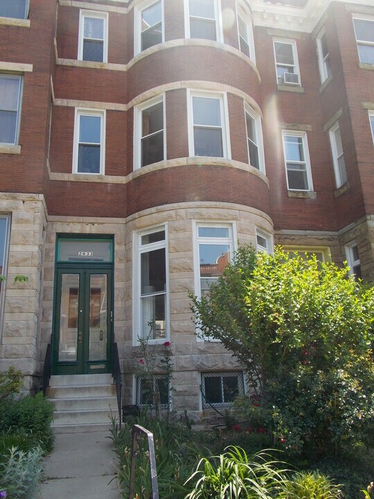 2833 St Paul St in Baltimore, MD - Building Photo