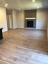 20556 SE Evian Ave in Bend, OR - Foto de edificio - Building Photo
