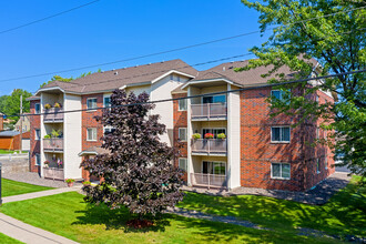 Lakeside Apartments in Duluth, MN - Building Photo - Building Photo