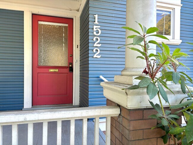 property at 1522-1524-1524 SE Belmont St