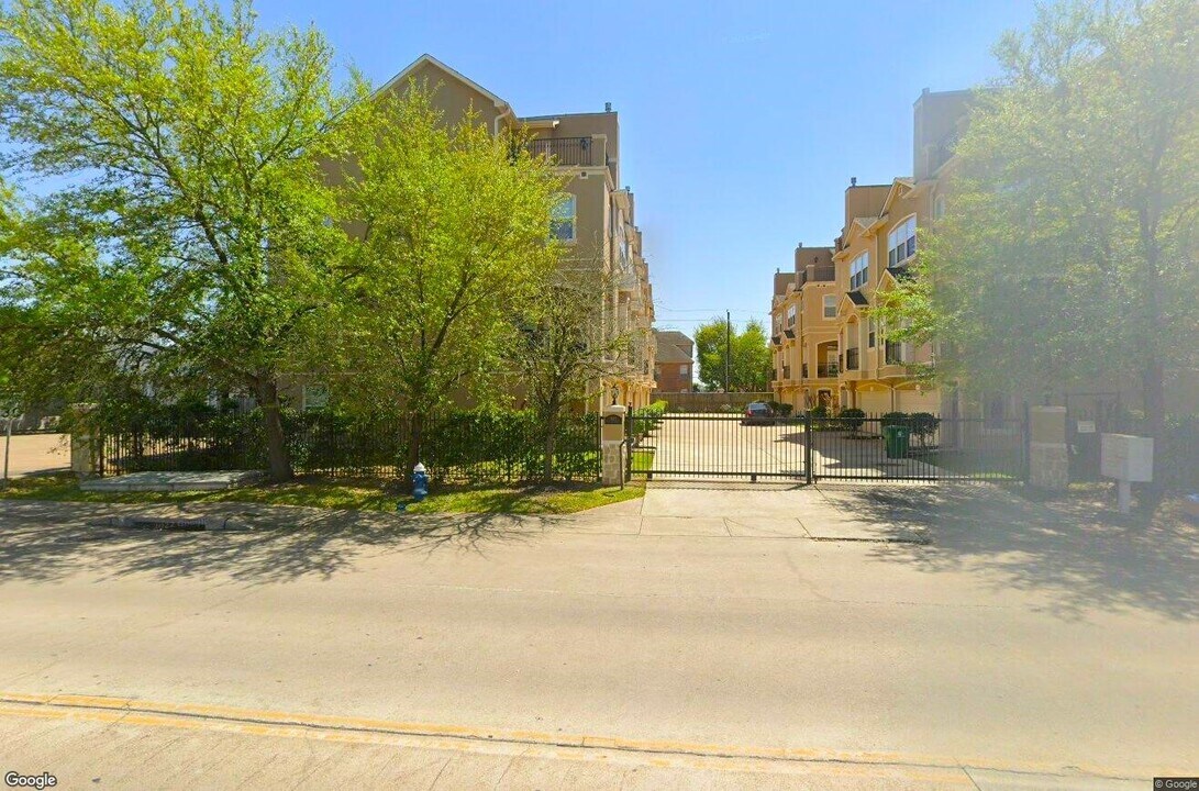 5615 Winsome Ln in Houston, TX - Building Photo