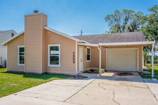 1355 Five Iron Dr in Lakeland, FL - Building Photo