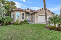 3254 Lakeview Dr in Naples, FL - Foto de edificio - Building Photo