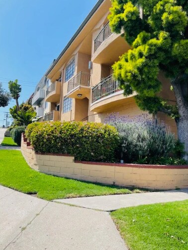 10961 Palms Blvd in Los Angeles, CA - Foto de edificio