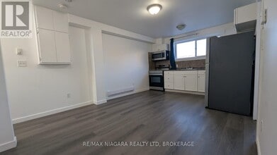 214 Erie St in Port Colborne, ON - Building Photo - Building Photo